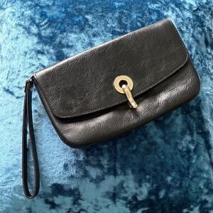 Kate Spade EUC Black Leather Wristlet Clutch